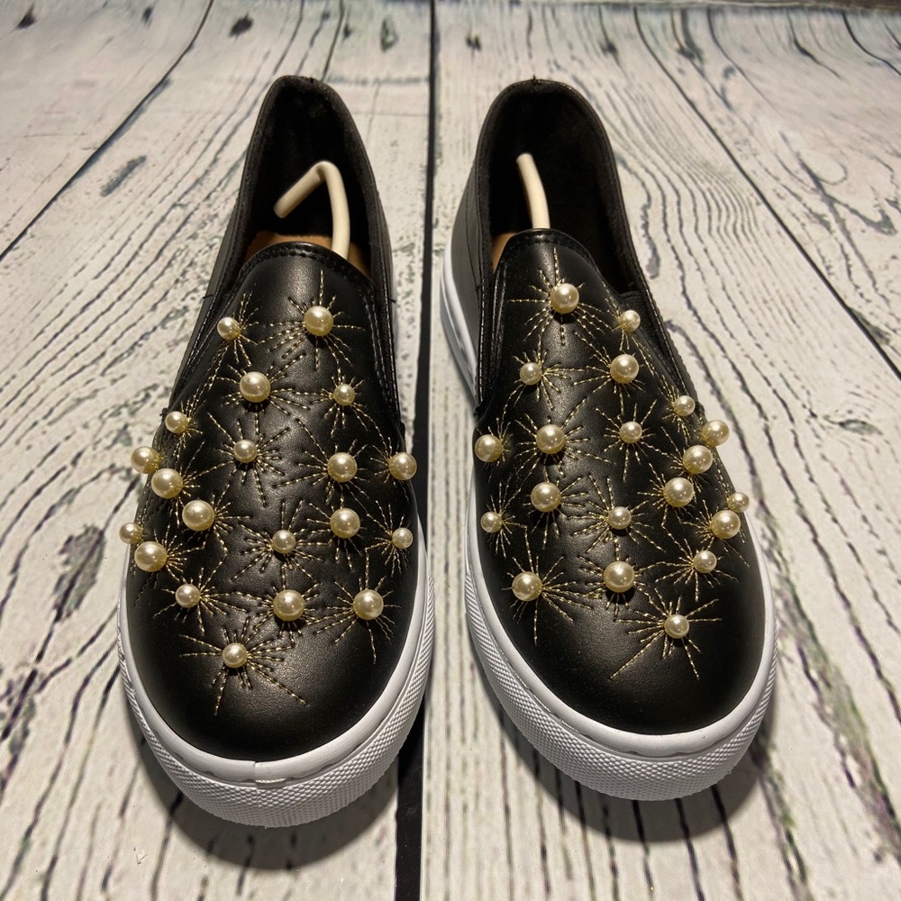 NEW Qupid Moira Fashion Sneaker with Pearls - Picture 3 of 6
